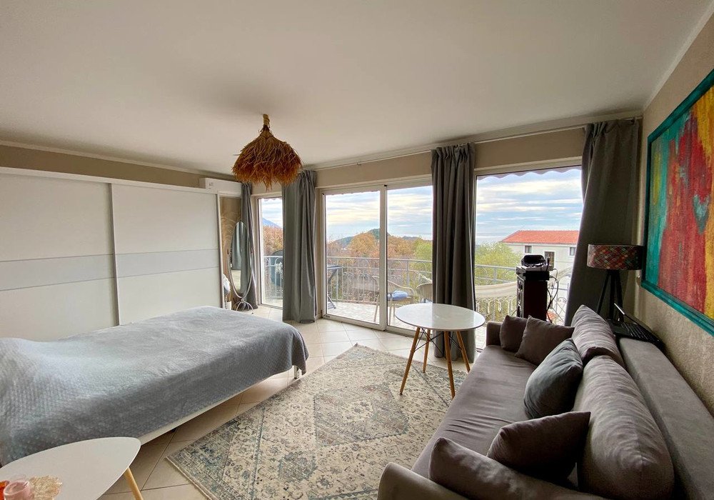 Budva, Markovici district.One bedroom apartment with panoramic sea and Budva viewsThe distance to Budva is 5 km.The area is 52 sq.m.Second floorAdd...