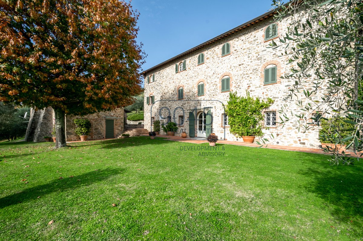 Charmantes Anwesen mit Panoramablick auf den Hügeln von Lucca - Toskana