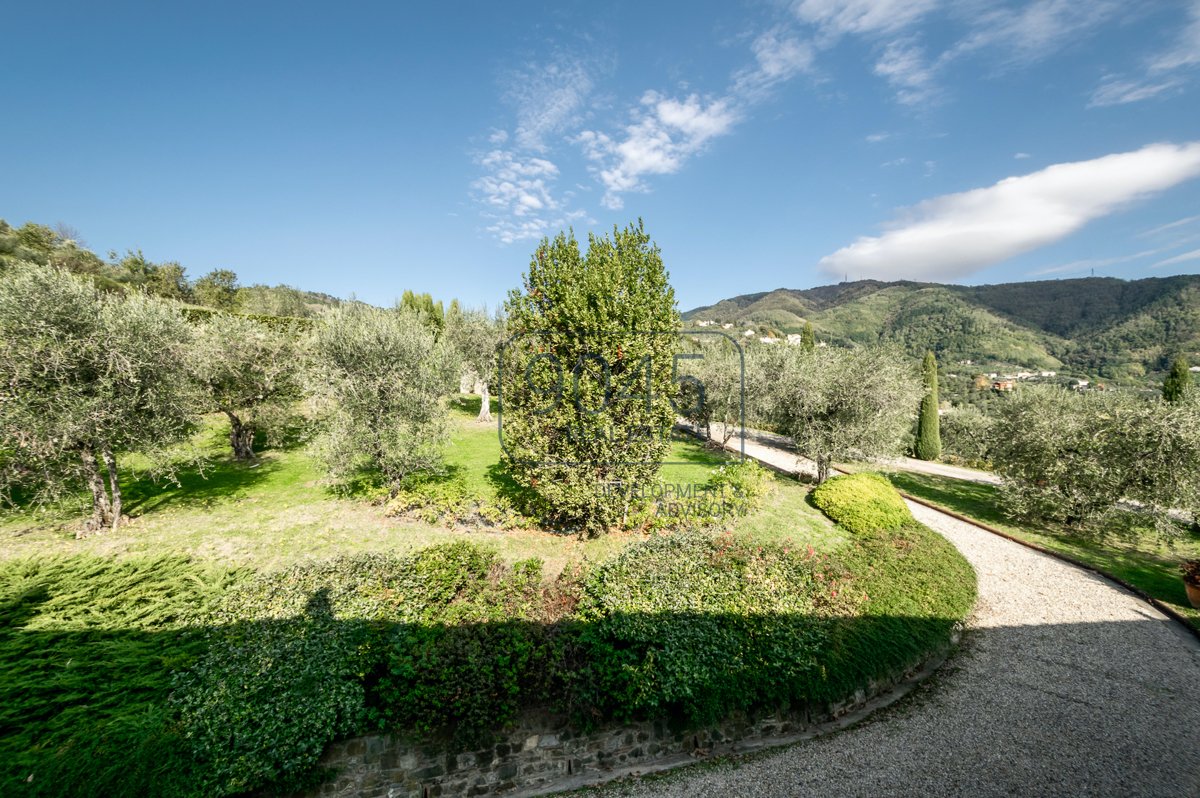 Charmantes Anwesen mit Panoramablick auf den Hügeln von Lucca - Toskana