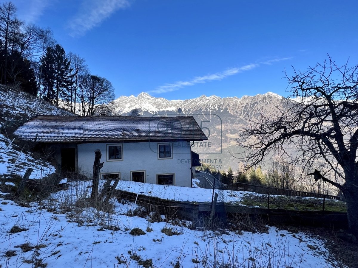 Geschlossener Hof im Burggrafenamt - Südtirol