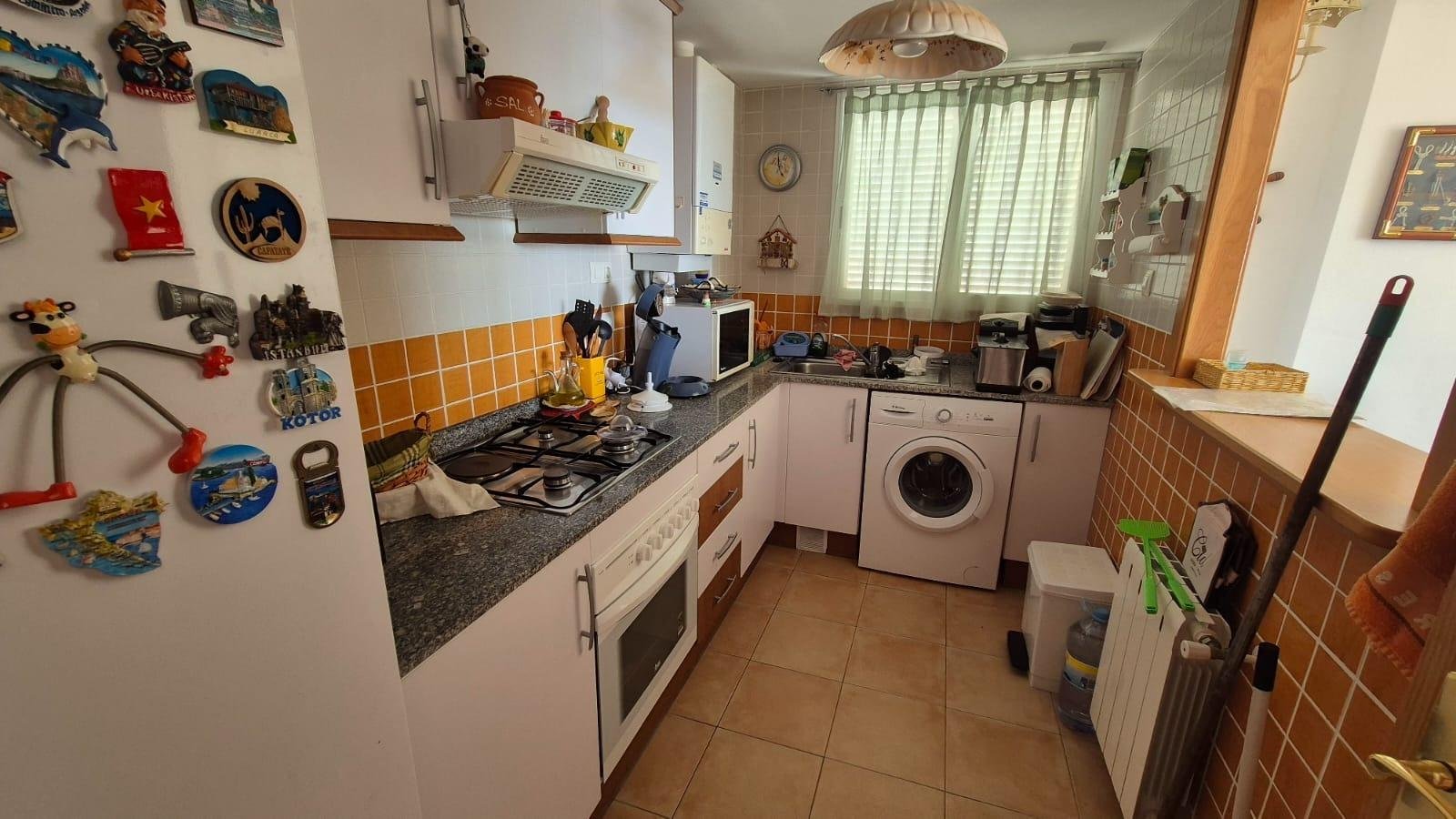  This beautiful and bright penthouse is located in an exclusive gated community in Altea la Vella, just 5 minutes drive from the beautiful beaches of 