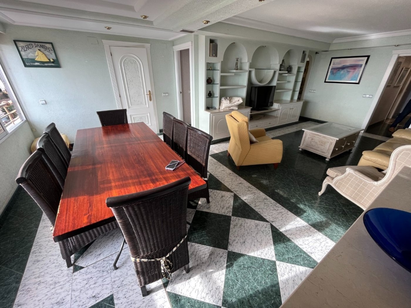  Great Apartment just 80 meters from the Poniente beach in Benidorm, with exceptional views of the sea.It includes 3 bedrooms, 2 bathrooms, a spacious