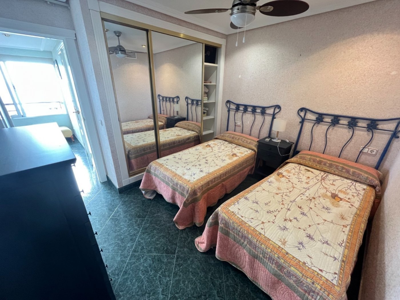  Great Apartment just 80 meters from the Poniente beach in Benidorm, with exceptional views of the sea.It includes 3 bedrooms, 2 bathrooms, a spacious