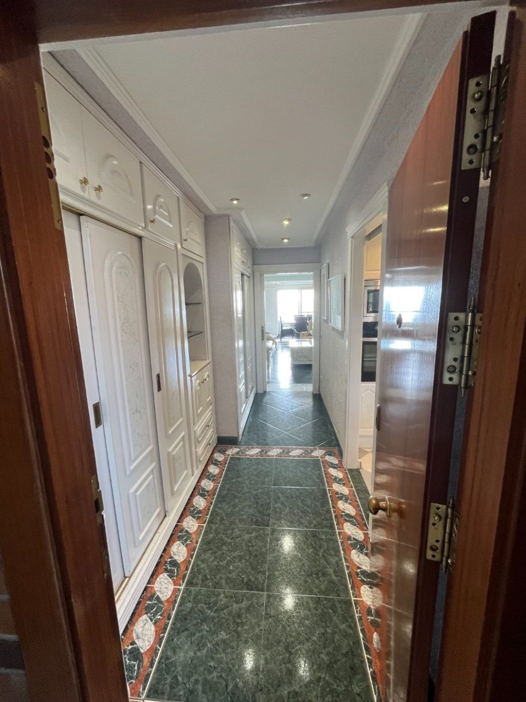  Great Apartment just 80 meters from the Poniente beach in Benidorm, with exceptional views of the sea.It includes 3 bedrooms, 2 bathrooms, a spacious