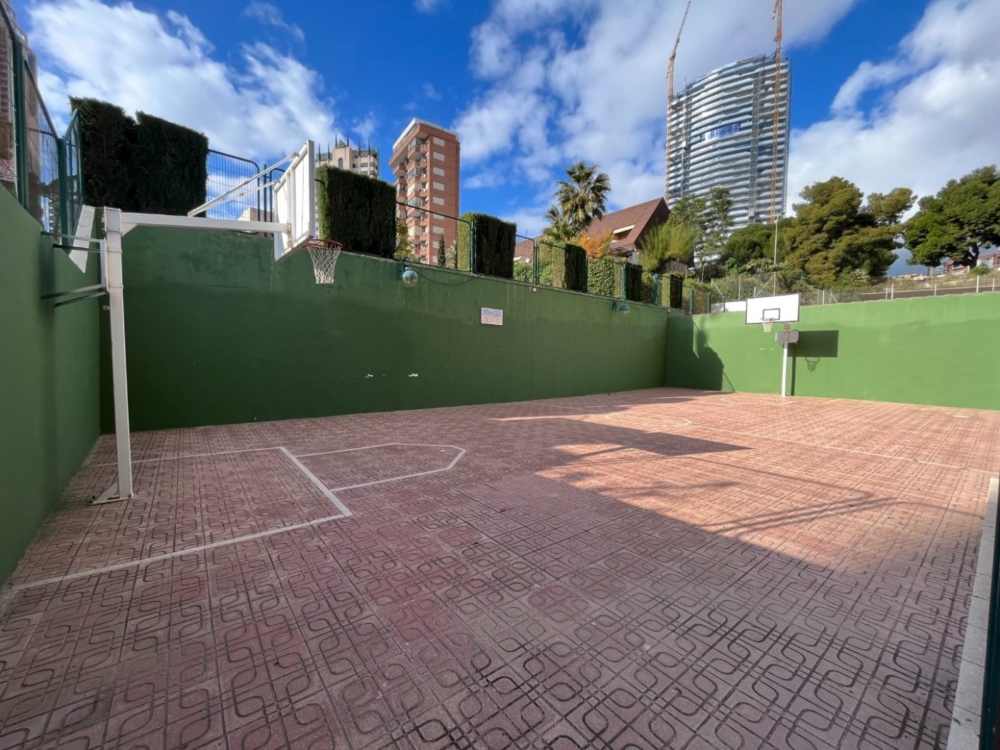  Great Apartment just 80 meters from the Poniente beach in Benidorm, with exceptional views of the sea.It includes 3 bedrooms, 2 bathrooms, a spacious