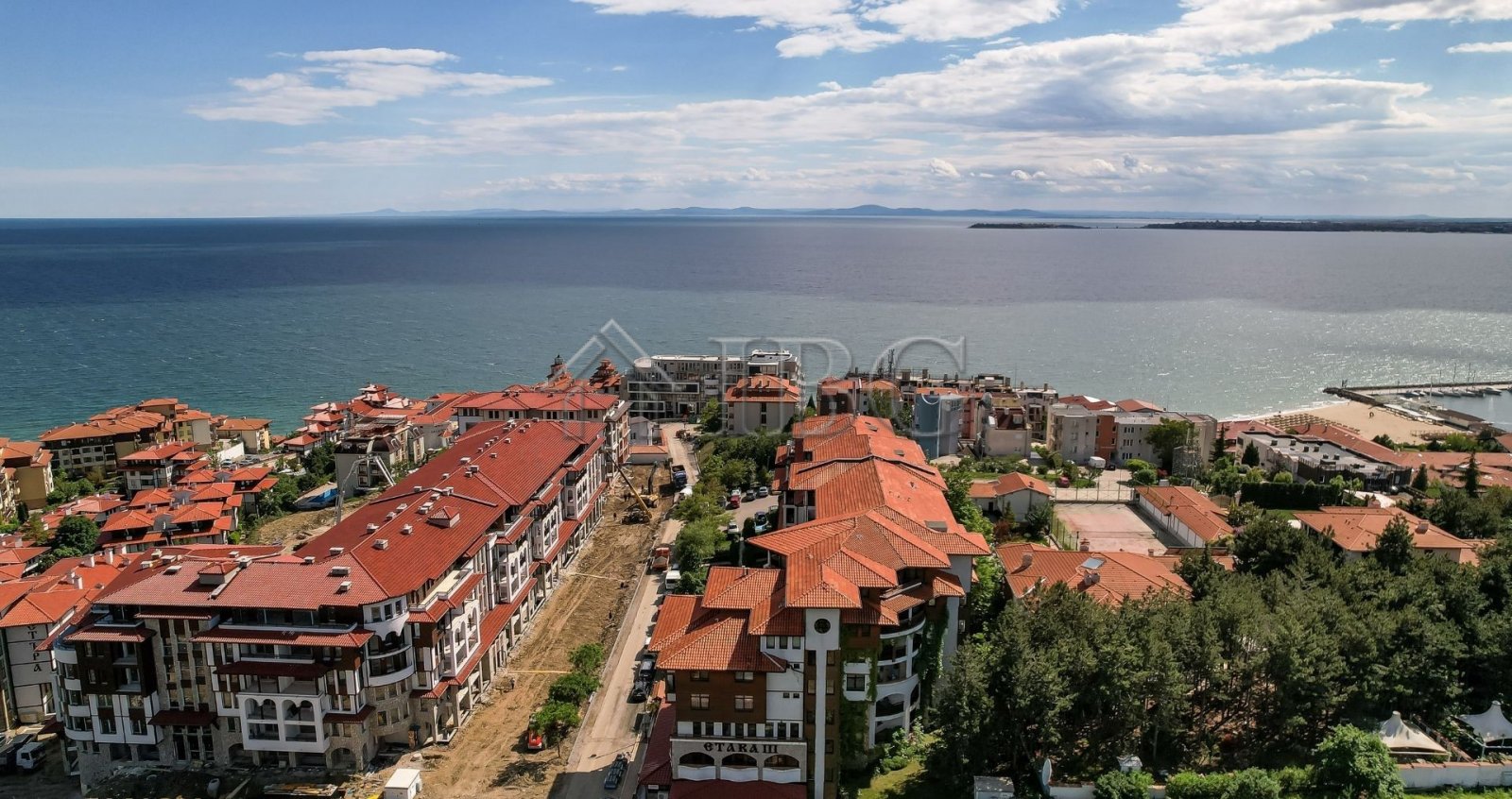 Furnished 1-Bedroom Apartment | Etara 2, Sveti Vlas<br><br>IBG Real Estates offers for sale a furnished one-bedroom apartment located in the elegan... 