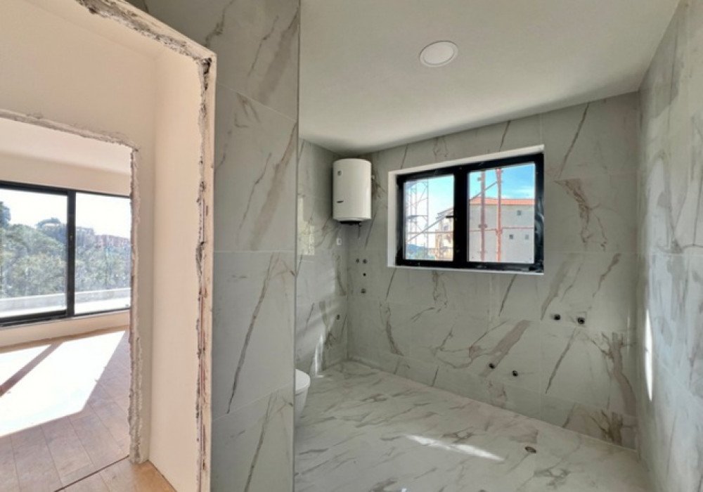 Budva riviera, Kamenovo district. A new residential complex under construction with an outdoor swimming pool

The deadline is March 2025

The sale is 