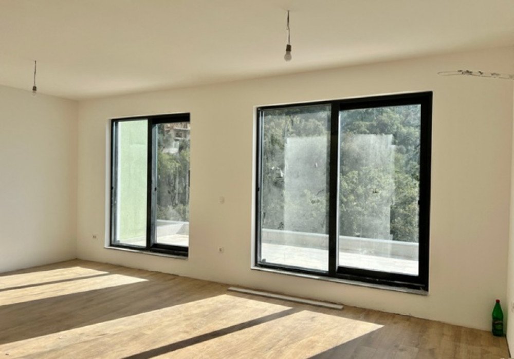 Budva riviera, Kamenovo district. A new residential complex under construction with an outdoor swimming pool

The deadline is March 2025

The sale is 