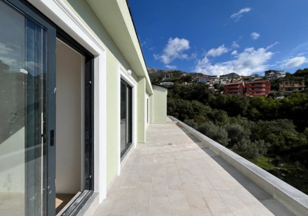 Budva riviera, Kamenovo district. A new residential complex under construction with an outdoor swimming pool

The deadline is March 2025

The sale is 