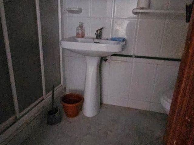 Esta hermosa casa adosada renovada en el corazón del acogedor pueblo andaluz de Cantoria, donde cada mañana comienza con el aroma a café recién hec...