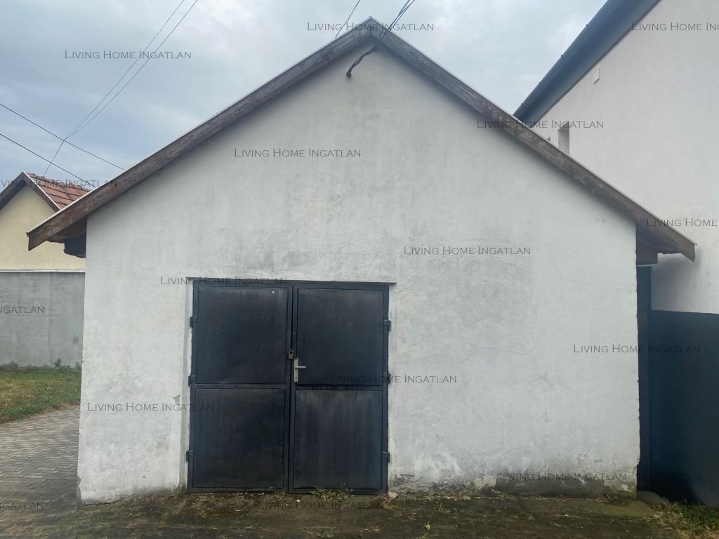 <p>&nbsp;</p><p>Pilisszentkereszten 73 nm-es raktár eladó.</p><p>Az ingatlanhoz telek NEM tartozik.</p><p>Jelenleg a villany került bevezetésre, a ...