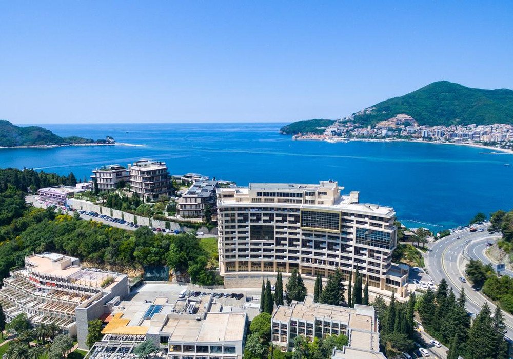 budva: Distance to the sea - 70m.Area: 86m2Bedrooms: 1Bathrooms: 2Sea view 