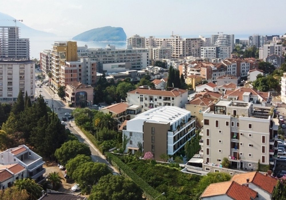 Budva, center New apartments from the developer in a convenient area with developed infrastructure, close to the sea.One of the leading Developers ... 