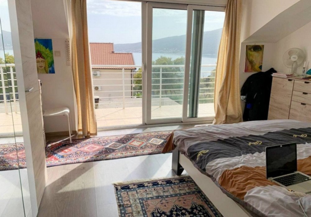 Herceg Novi, Baošici district. New duplex apartment with three bedroomsThe distance to the sea is 300m.Floor – second and thirdSea viewThe living a...