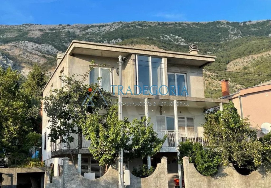 <p>House for sale in Sutomore, Montenegro A spacious house in the picturesque area of Sutomore is for sale, with a magnificent sea view and a conve... 