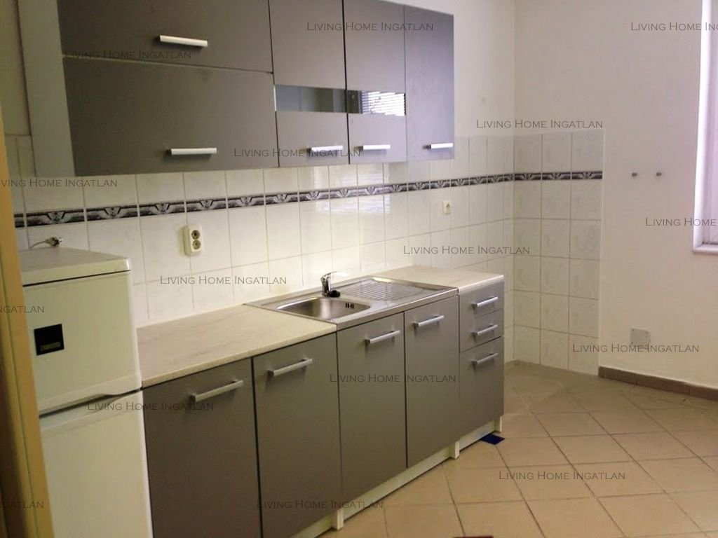 <p>XIII. Angyalföldön 100 nm területen (lásd. alaprajz - tárgyaló, irodák, konyha és szociális helyiségek) légkondicionált iroda bérlésére nyílik l...