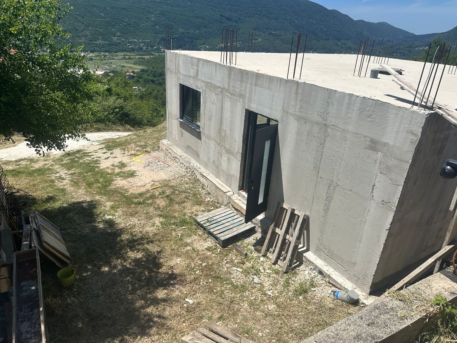 House in Herceg Novi  with a sea view<br><br><p>Modern Concrete House on a Scenic Plot – Peaceful Setting with Room to GrowDiscover your future hom...