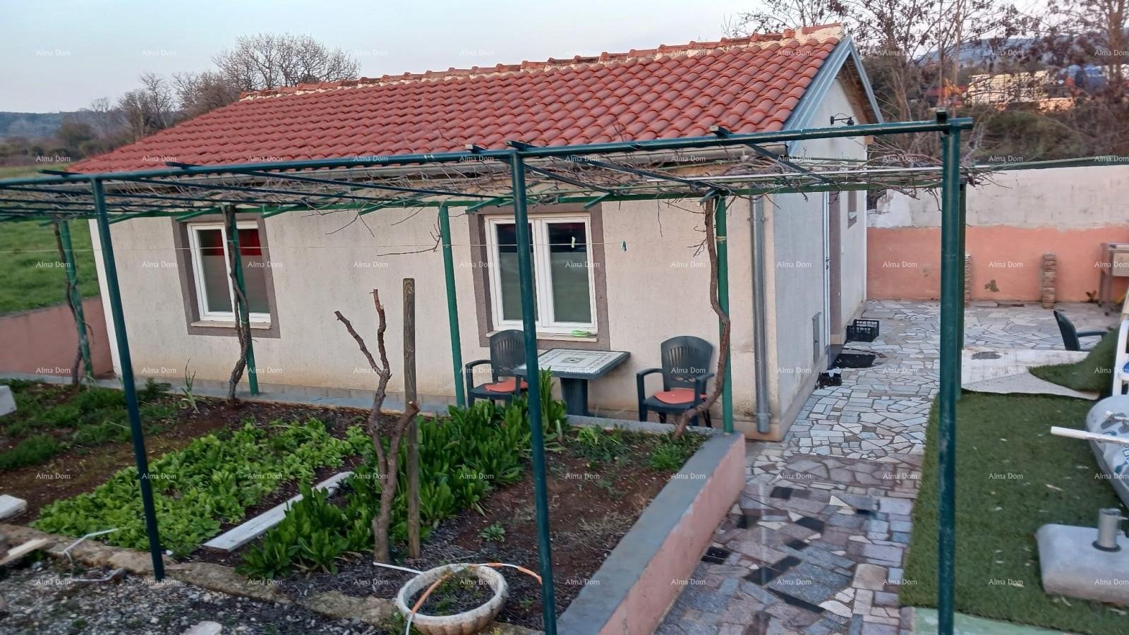 Haus Rovinj – Erdgeschosswohnung mit Pool und großem Grundstück (68 m²)