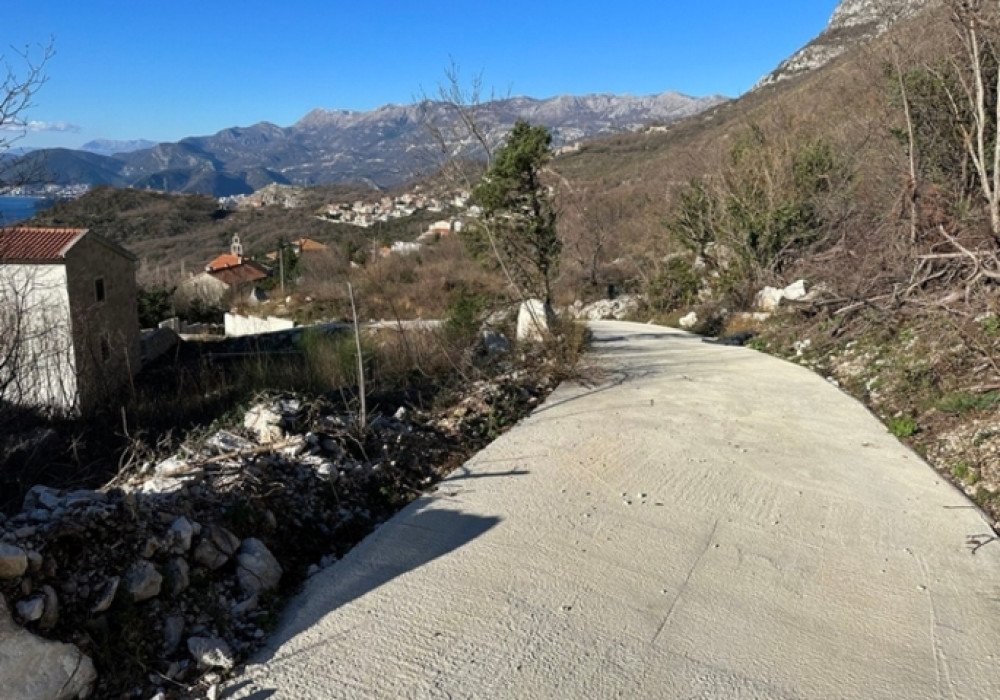 DescriptionThe Finished Project! All permissions have been received! Buy and build your dream house!!! Budva Riviera. An urbanized plot with a resi...