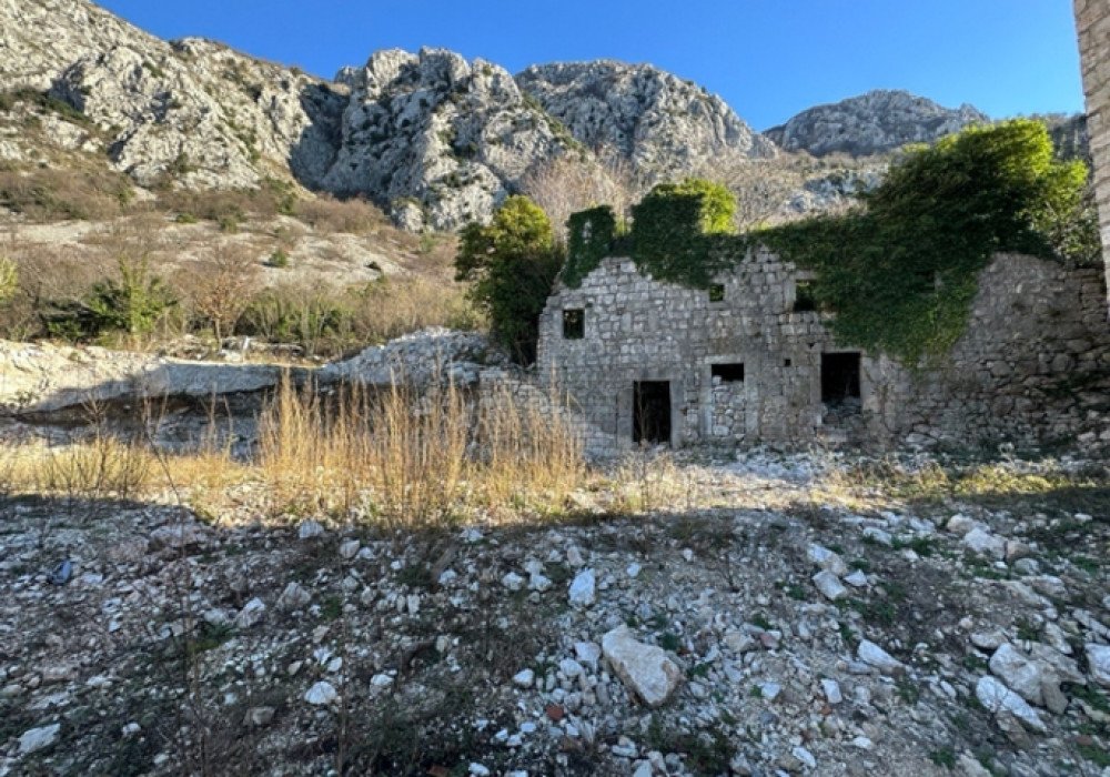 DescriptionThe Finished Project! All permissions have been received! Buy and build your dream house!!! Budva Riviera. An urbanized plot with a resi...