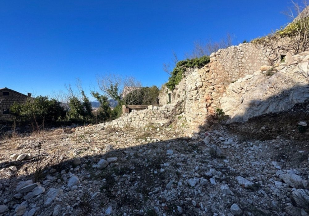 DescriptionThe Finished Project! All permissions have been received! Buy and build your dream house!!! Budva Riviera. An urbanized plot with a resi...