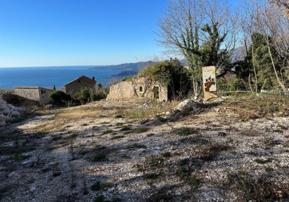 DescriptionThe Finished Project! All permissions have been received! Buy and build your dream house!!! Budva Riviera. An urbanized plot with a resi...