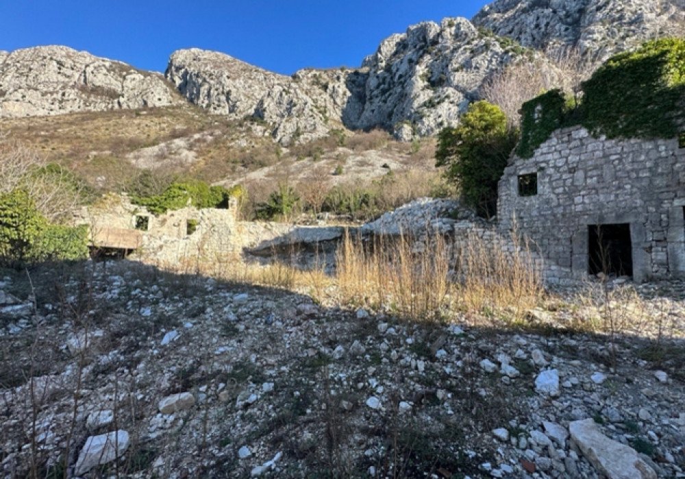 DescriptionThe Finished Project! All permissions have been received! Buy and build your dream house!!! Budva Riviera. An urbanized plot with a resi...