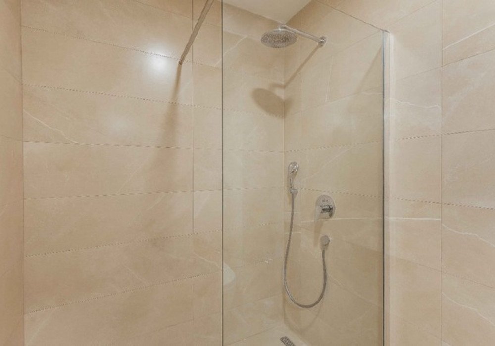 Boka Kotor Bay, Baoshichi district.  The apartment is in a new residential complex.In each house of the complex, there are only 10 luxury apartment...