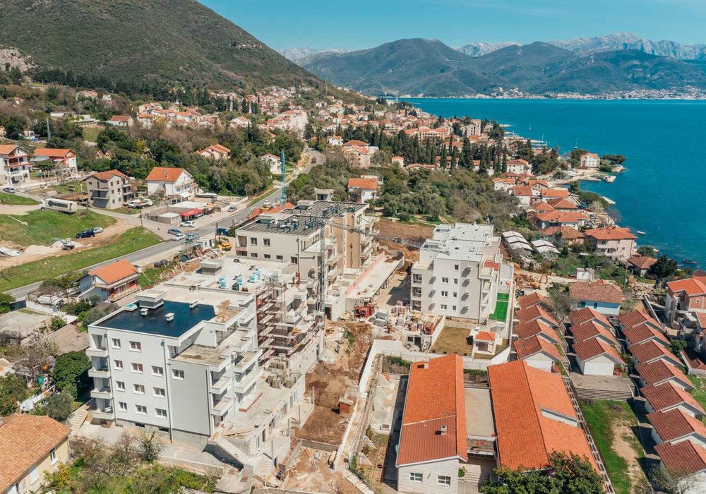 Boka Kotor Bay, Baoshichi district.  The apartment is in a new residential complex.In each house of the complex, there are only 10 luxury apartment...