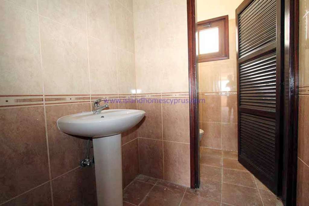 181m2 Bar/ Restaurant with TITLE DEEDS sun terrace and Sea views in Kapparis - RIG102.<br /><br />Great opportunity to purchase a Bar / Restaurant in 