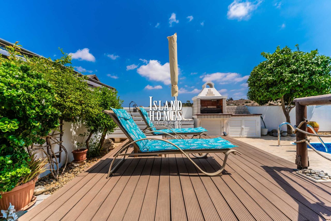 Stunning 3 bedroom, 2 bathroom Villa with swimming pool in private village location and  full Title Deeds in Vrysoulles - RAV105<br /><br />This beaut