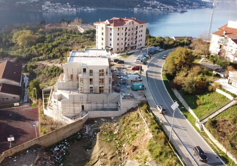Boka Kotorska bay, Dobrota area. New residential complex in a unique location. Apartments of various sizes and sizes.Distance to the sea 300m.sea v...