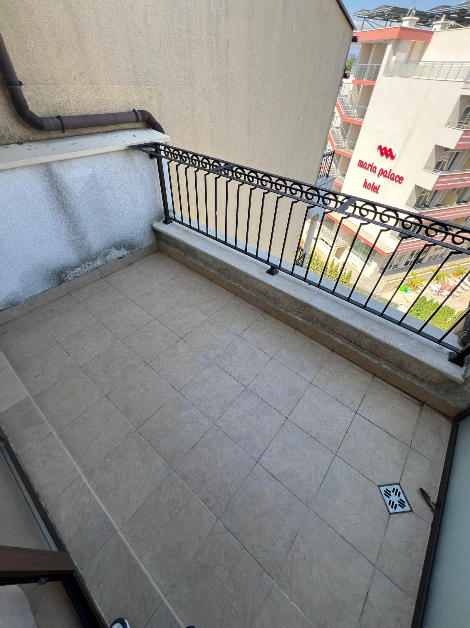  Apartment with One Bedroom and Pool View | Royal Sun, Sunny Beach<br><br>For sale is an apartment in the prestigious Royal Sun Complex, located about