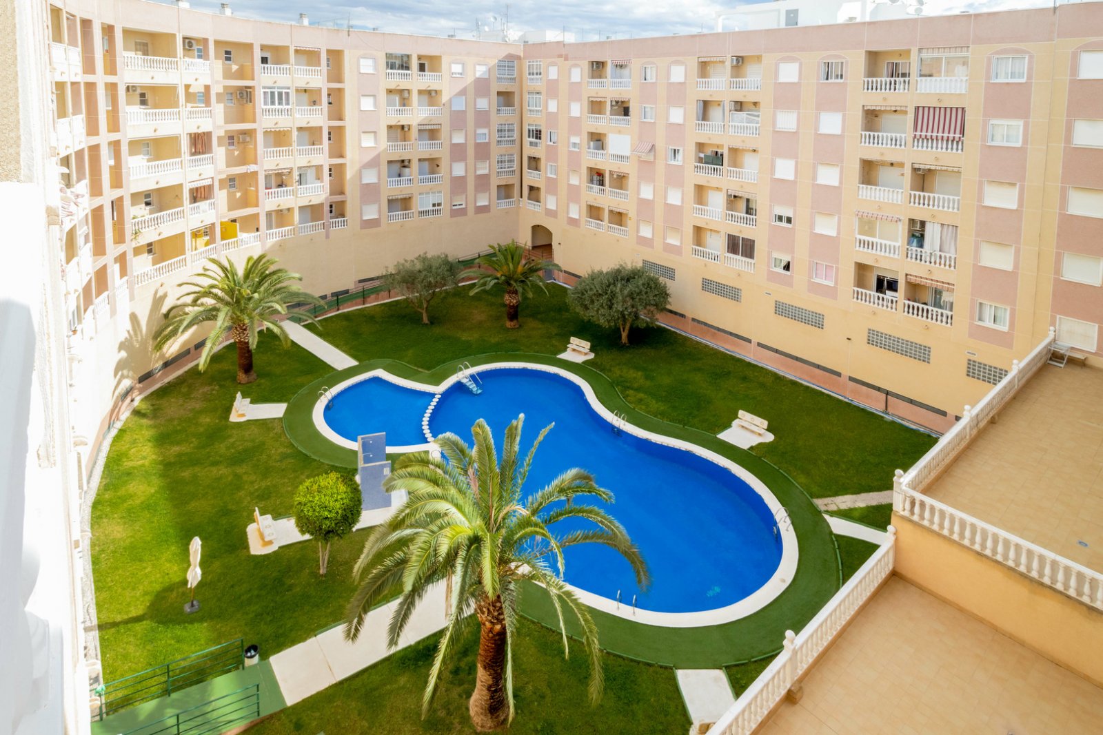 Cozy apartment for rent in a quiet area, close to the &quot;Park of Nations&quot;, the park &quot;Doña Sinforosa&quot;, from the &quot;Mini Golf Las S