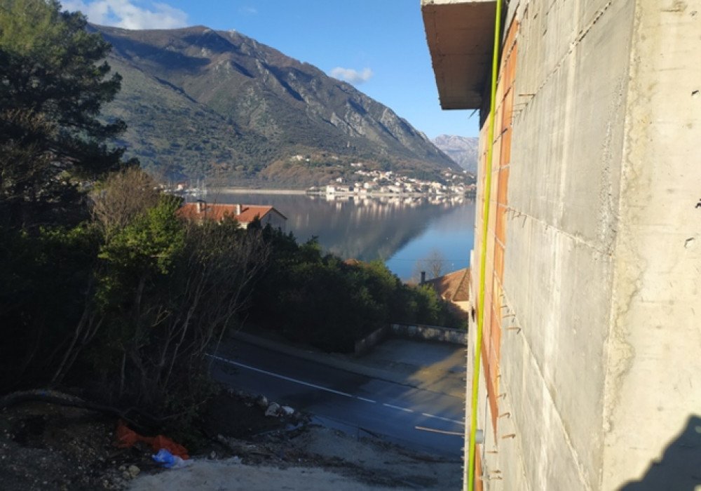 Boka Kotorska bay, Dobrota area. Small apartment house under construction with a luxury swimming pool.

The construction completion date is December 2