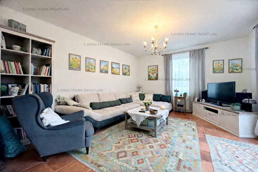 <p><strong>Természet közeli, különleges hangulatú otthon eladó Pilisborosjenőn!</strong></p>

<p>Nagykevélyre és az Ezüsthegyre panorámás, új építésű,