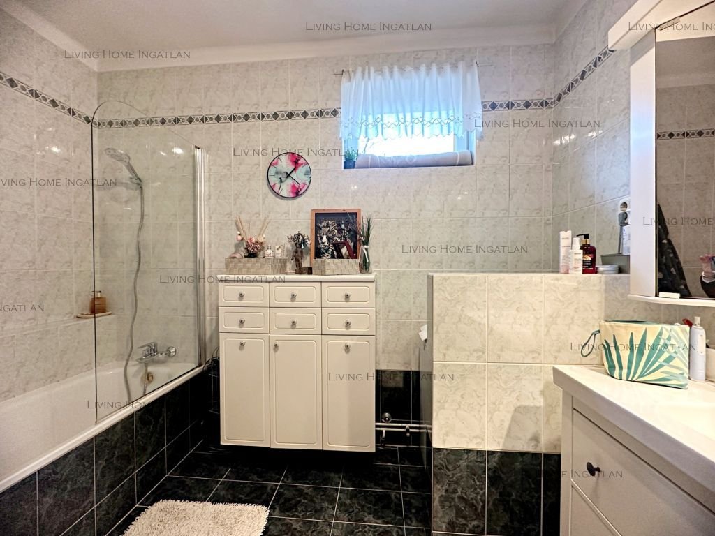 <p><strong>Természet közeli, különleges hangulatú otthon eladó Pilisborosjenőn!</strong></p>

<p>Nagykevélyre és az Ezüsthegyre panorámás, új építésű,