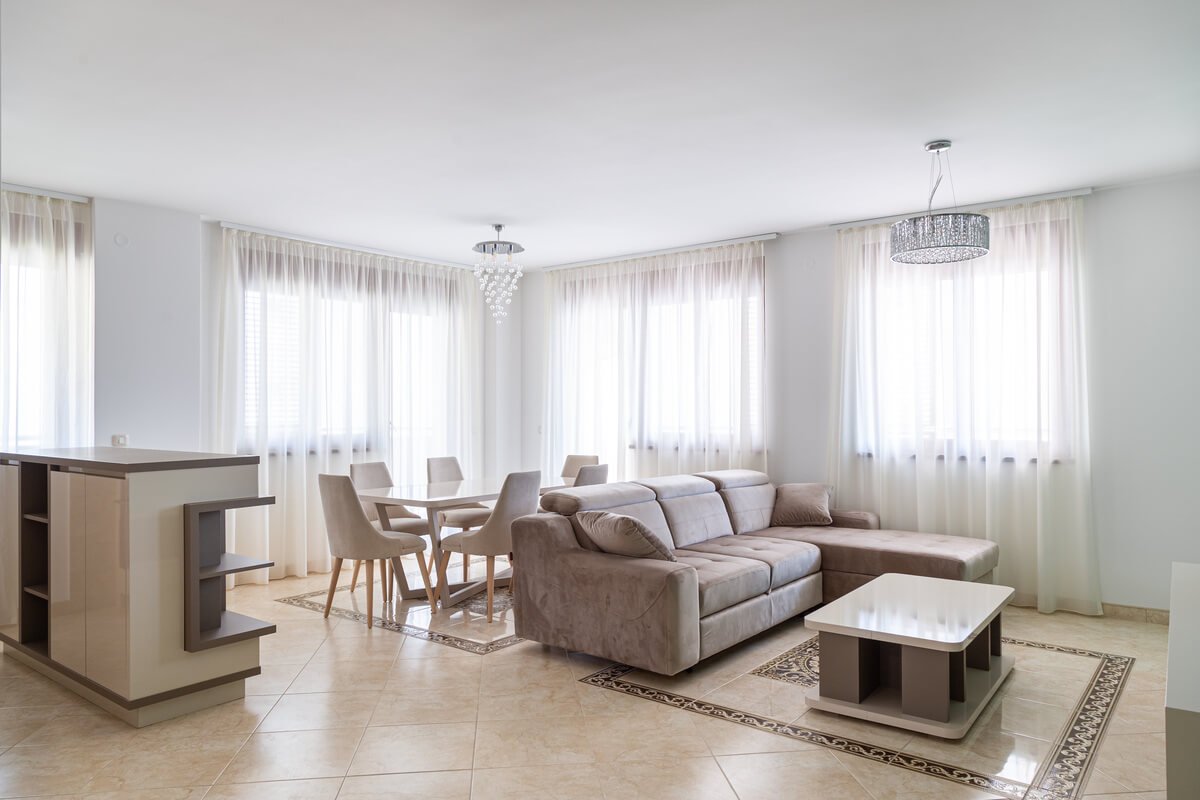 This apartment is located on the ground floor with partial view on the sea. Furniture and parking space are included in the price. Apartment is spacio