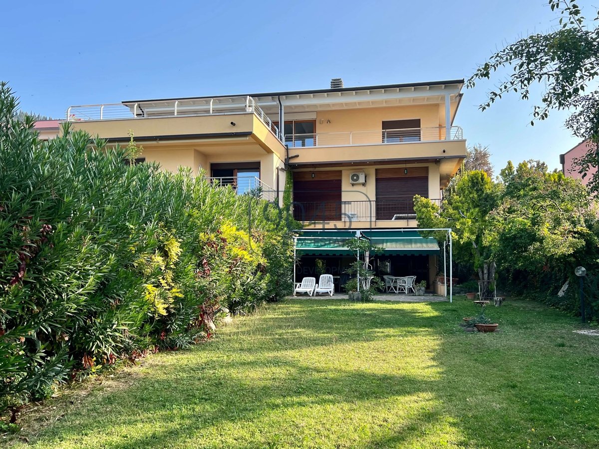 Wohnung mit privatem Garten "Lungolago" in Bardolino - Gardasee