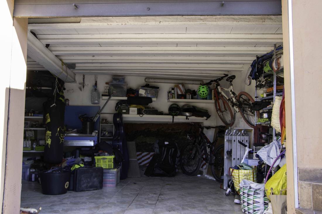 Entdecken Sie diese einzigartige Immobilie in einer privilegierten grünen Umgebung, nur 400 Meter vom S-Bahnhof Baixador de Vallvidrera entfernt. Perf