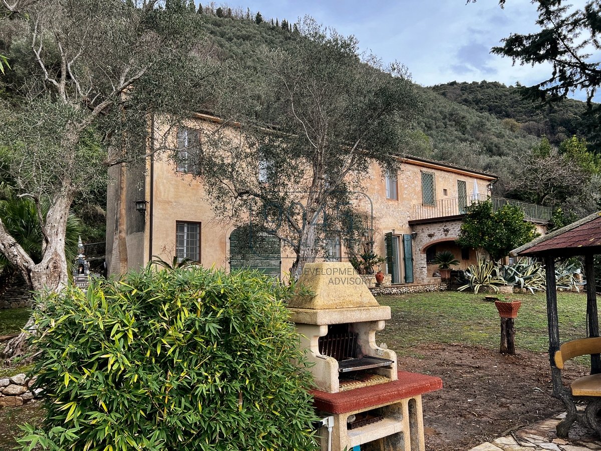 "Il Paradiso": einzigartiges Anwesen in Alleinlage mit Meerblick und Pool in Camaiore - Toskana