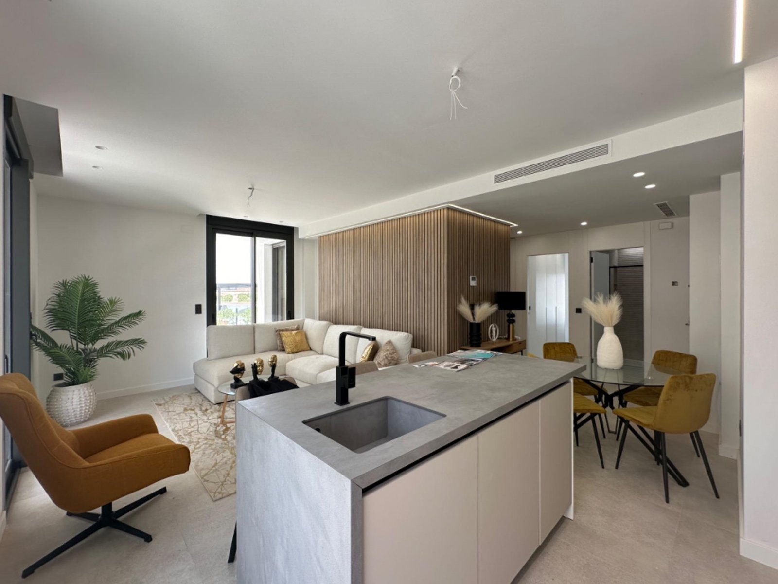  Apartment complex Los Alcazares Santa Rosalia (Murcia). Consists of apartments with 3 bedrooms, 2 bathrooms and apartments with 2 bedrooms and 2 bath