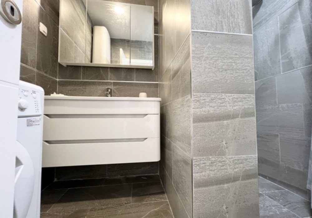 Budva Riviera, Rafailovichi district. One bedroom apartment in a new house.Distance to the sea 200m.Open poolArea 63 sq.m.Floor - sixthThe house is...