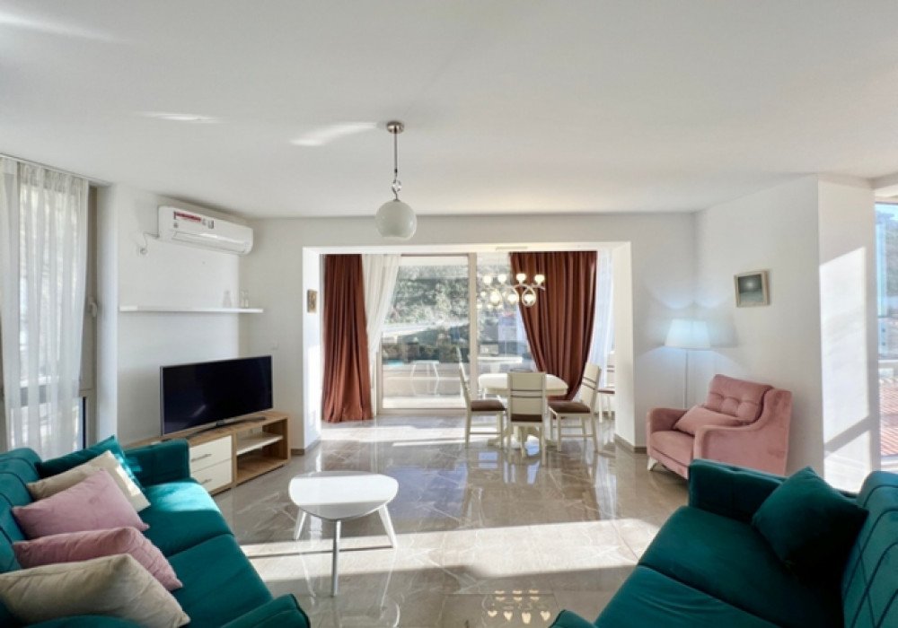 Budva Riviera, Rafailovichi district. One bedroom apartment in a new house.Distance to the sea 200m.Open poolArea 63 sq.m.Floor - sixthThe house is...