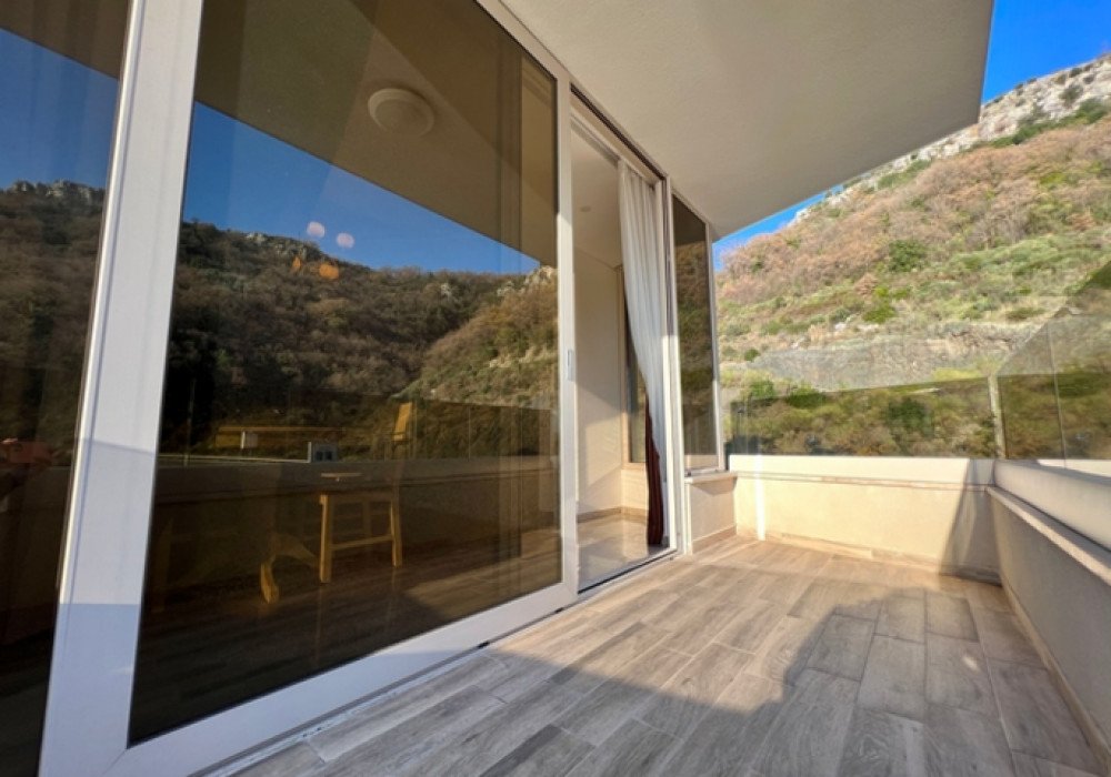 Budva Riviera, Rafailovichi district. One bedroom apartment in a new house.Distance to the sea 200m.Open poolArea 63 sq.m.Floor - sixthThe house is...
