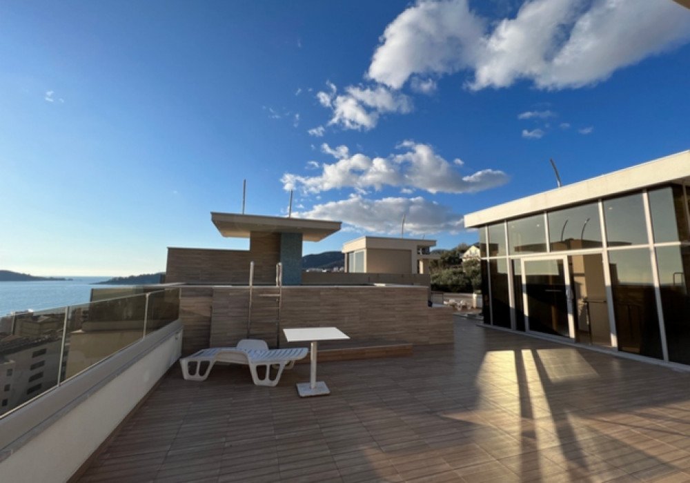 Budva Riviera, Rafailovichi district. One bedroom apartment in a new house.Distance to the sea 200m.Open poolArea 63 sq.m.Floor - sixthThe house is...