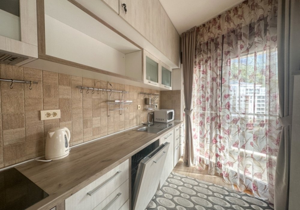 DescriptionBudva Riviera, Becici district. Two-bedroom apartmentThe distance to the sea is 300m.The area is 88 sq.m.Sea viewThe third floorThe hous...