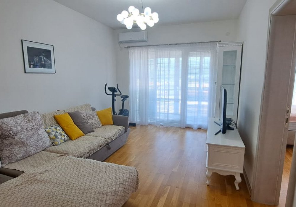 Budva, Dubovica district. Two-bedroom apartmentThe distance to the sea is 1300m.Sea viewThe fourth floorThe house is equipped with an elevatorA pla...