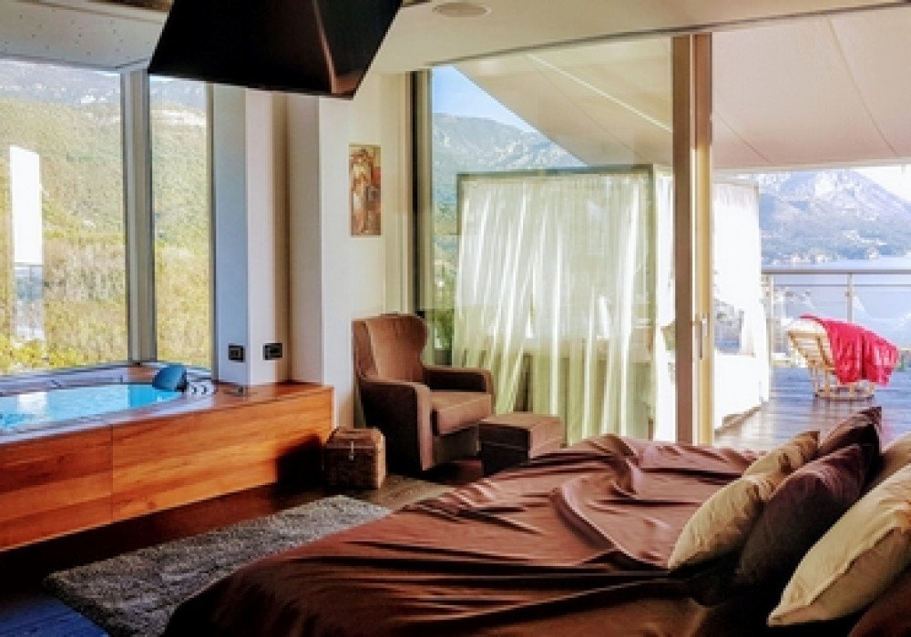 Budva Riviera.Elite penthouse from the owner-Developer who is building stunning residential complexes in Becici village.This is one of the four suc...