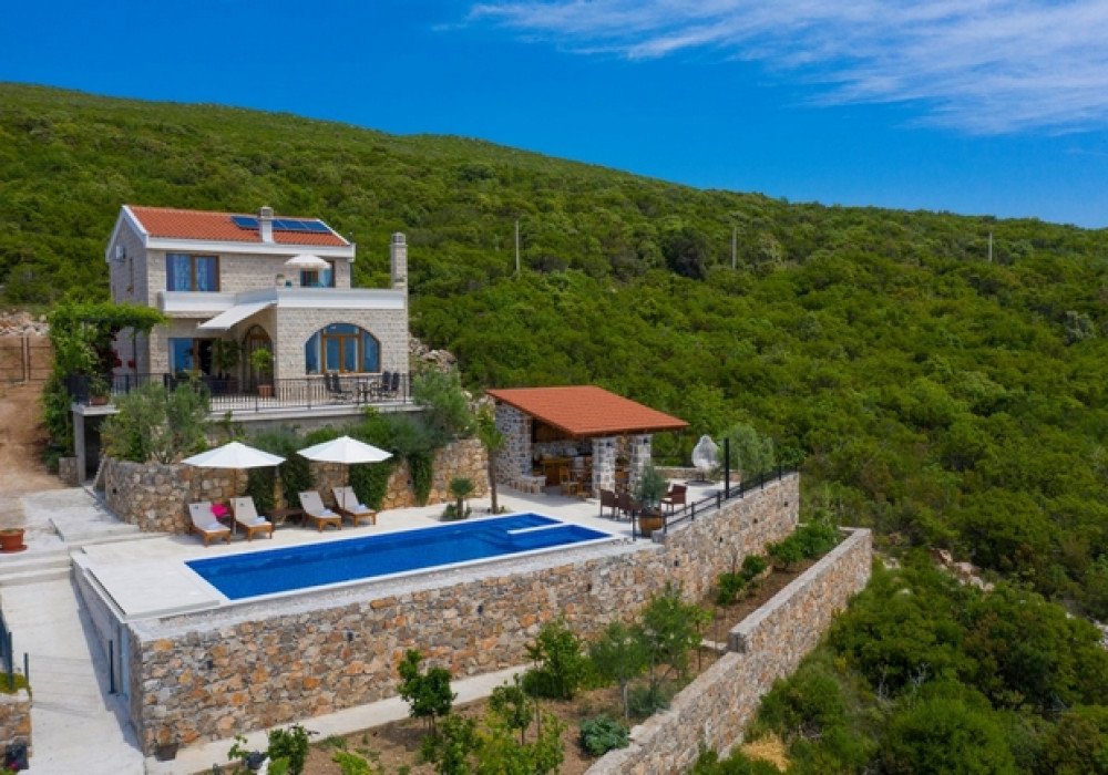 Boka Kotorska bay, Zagora village. Two-storey luxury villa with a swimming pool and panoramic sea views.Plot area: 860 sq.m.The total area of ​​the...